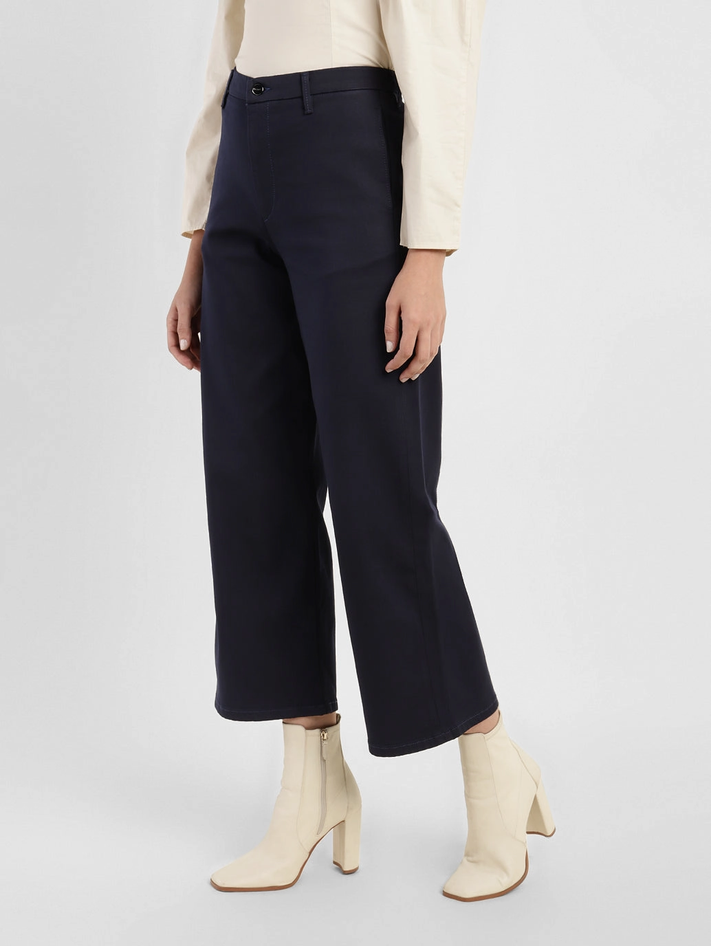 Casual Friday Picnic Style Nature Lover Women's Blue Ribcage Bell Bottom Wide Leg Fit High Rise Jeans