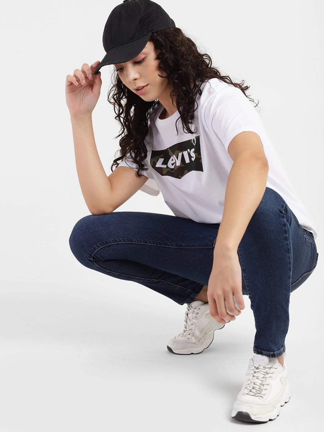 Women's 711 Blue Skinny Fit Mid Rise Jeans Light Outfit