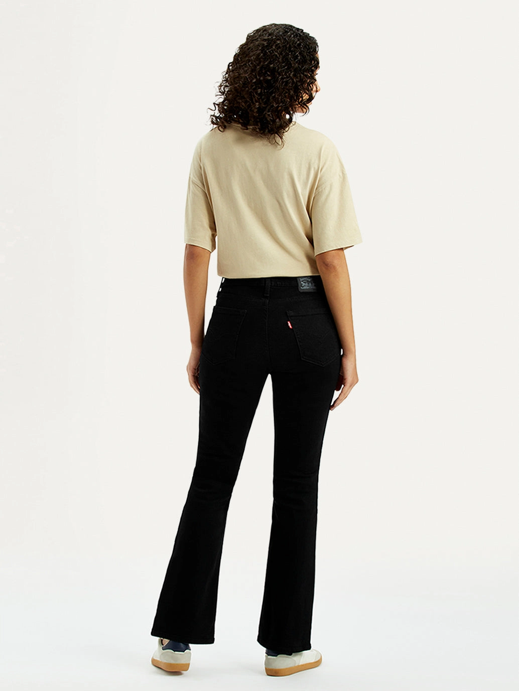 Weekend Style Outdoor Adventure Outfit Mix Women's 725 Black Flared Fit High Rise Jeans